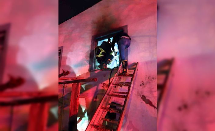 Siirt’te iki katlı binada korkutan yangın