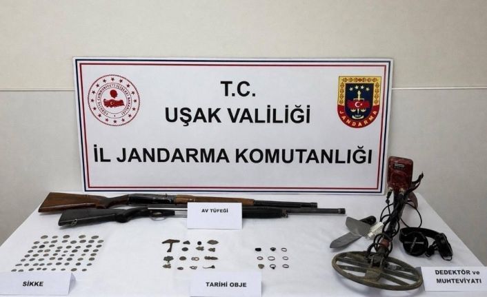 Uşak’ta tarihi eser kaçakçıları 63 sikkeyle yakalandı