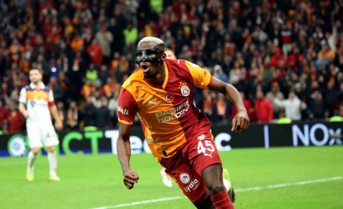 Victor Osimhen bu sezonki 19. golünü kaydetti