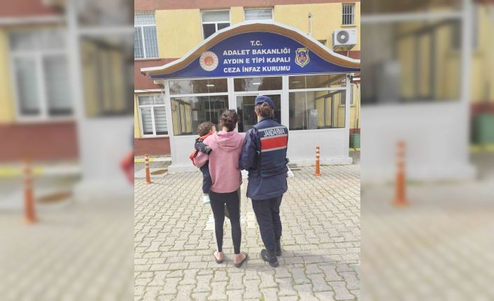 Yedi ayrı suçtan aranıyordu, kucağında bebeğiyle hapse girdi