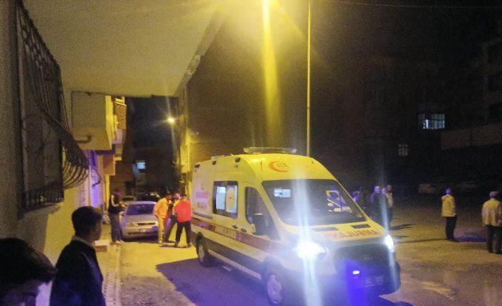 Araç içerisinde yanıcı madde alev aldı: 3 yaralı