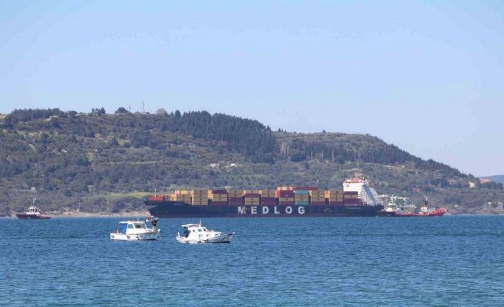 Çanakkale Boğazı’nda konteyner gemisi makine arızası yaptı