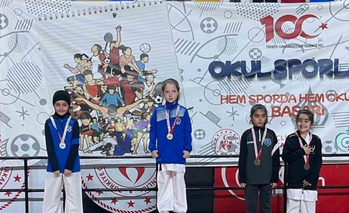 Çayırova’ya karatede 15 madalya birden