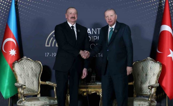 Cumhurbaşkanı Erdoğan, Azerbaycan Cumhurbaşkanı Aliyev ile bir araya geldi