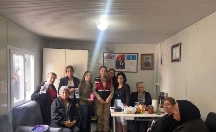 Defne’de jandarmadan vatandaşlara bilgilendirme çalışması