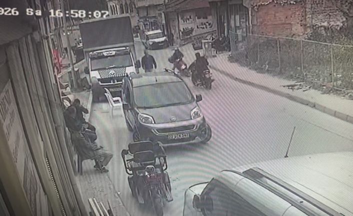 Edirne’de iki motosikletin çarpıştığı kaza kamerada: 1 yaralı