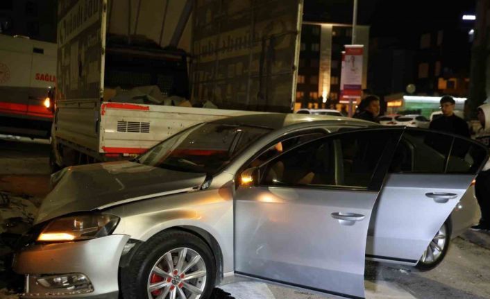 Elazığ’da pikap ile otomobil çarpıştı: 5 yaralı