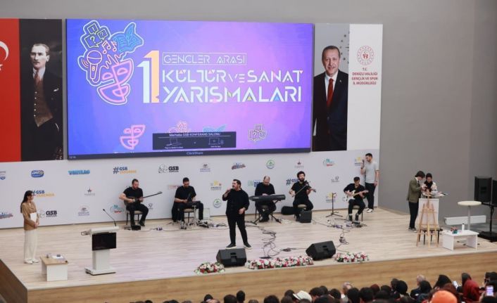 Gençler kültür sanat yarışmalarında sahnede boy gösterdi
