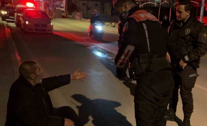 Husumetli komşular arasında mahkeme kararı sonrası kavga: 2 yaralı