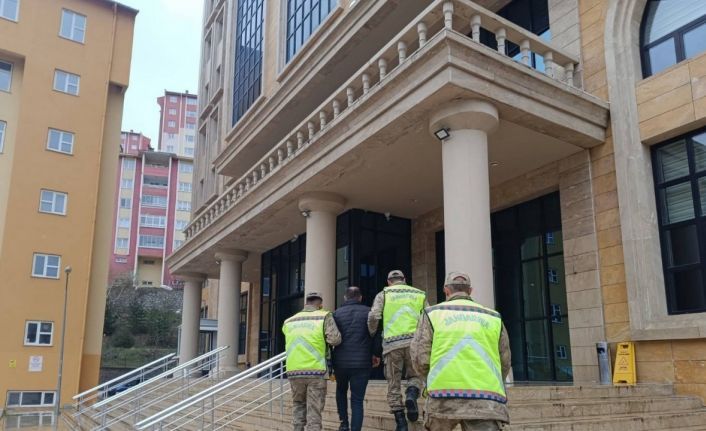 Kesinleşmiş hapis cezası olan firari yol kontrolünde yakayı ele verdi