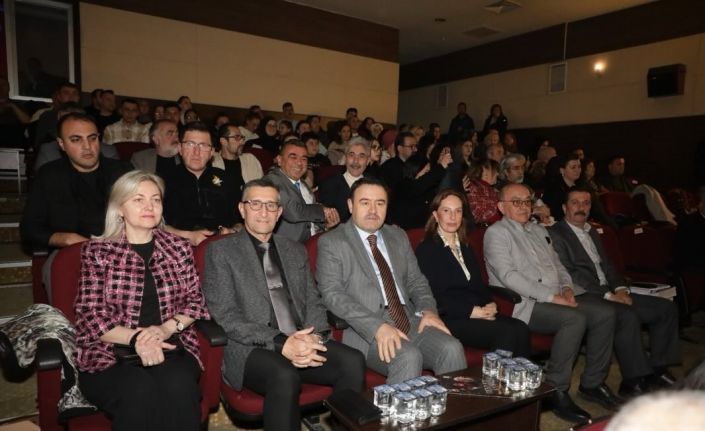 Kütahya protokolü "Devlet Ana" adlı tiyatro oyununu izledi