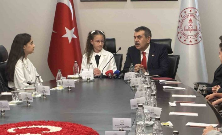 Milli Eğitim Bakanlığı’nda 23 Nisan’da anlamlı devir teslim