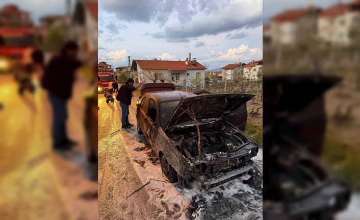 Motor kısmında çıkan yangın otomobili küle çevirdi