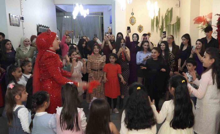 Öğretmen kına gecesinde öğrencileriyle son kez oyun oynadı