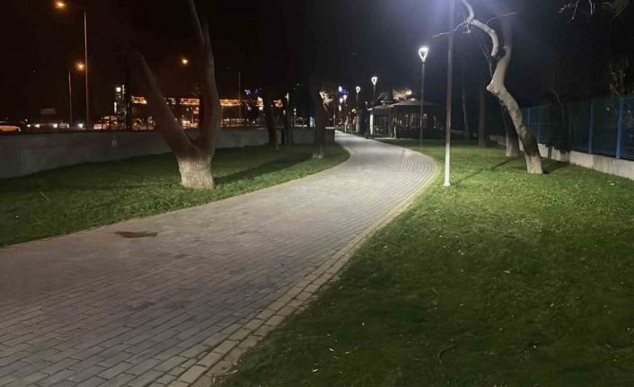 Parkta bıçaklı kavga: 3 kişi yaralandı