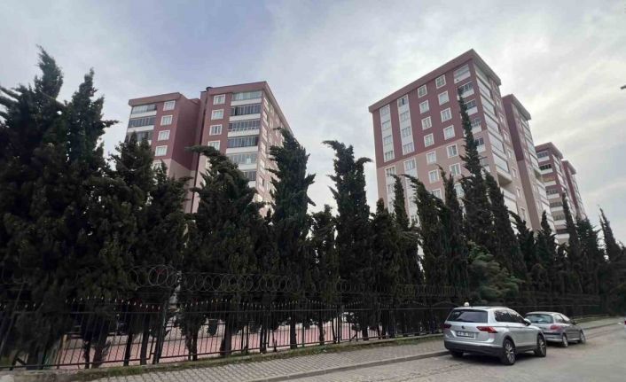 Saldırıyı gerçekleştiren öğrencinin ailesinin yaşadığı sitede sessizlik hakim