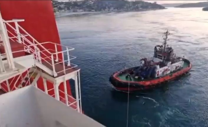 Sarıyer’de yalıya metreler kala karaya oturan konteyner gemisi yüzdürüldü