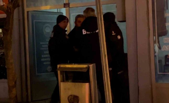 Sokak ortasında karısıyla kavga eden alkollü şahıs gözaltına alındı