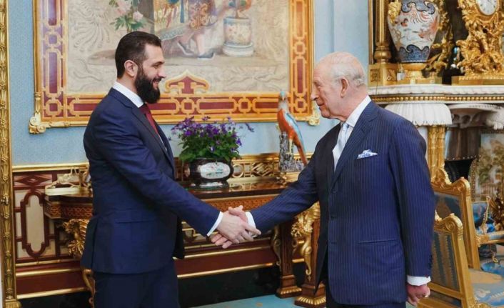 Suriye Devlet Başkanı eş-Şara, İngiltere Kralı III. Charles ile bir araya geldi