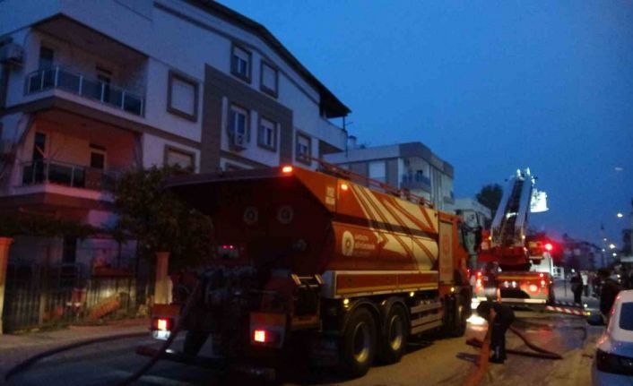 Teras katında çıkan yangın korkuttu