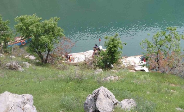 Unuttuğu eşyasını almak için döndü, botla açıldığı Fırat Nehri’nde kayboldu