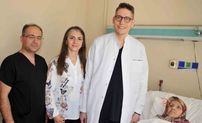 Yumurtalık kanseri teşhisi konulan hasta 12 günde sağlığına kavuştu