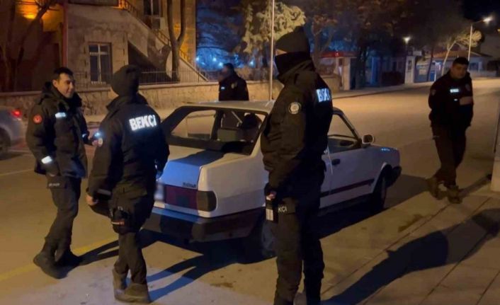 Aksaray polisinden şok uygulama: Araçlan ve şahıslar didik didik arandı