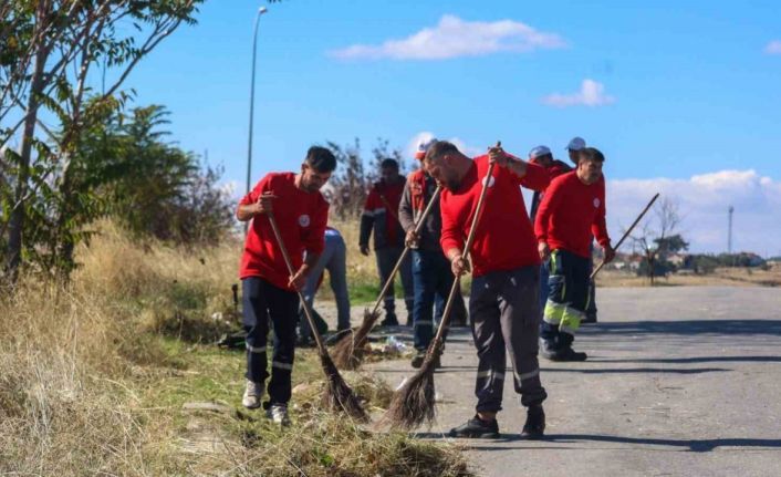 Uşak Belediyesinden kent genelinde temizlik çalışması sürdürülüyor